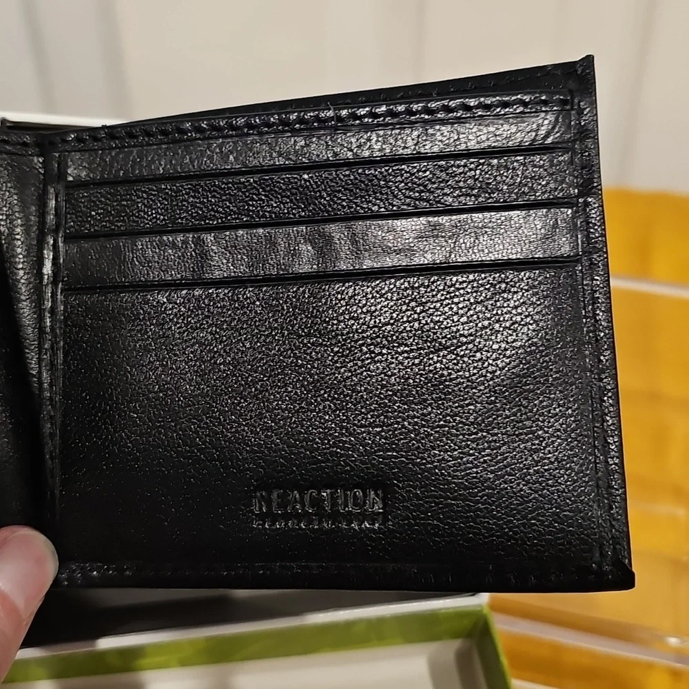 Kenneth Cole Reaction Black Leather Wallet - NIB